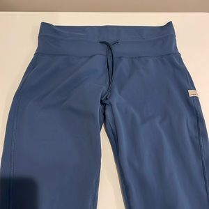Vuori Daily leggings size medium isle blue